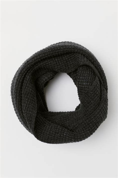 Duckstooth Wool Scarf in Dark moss 